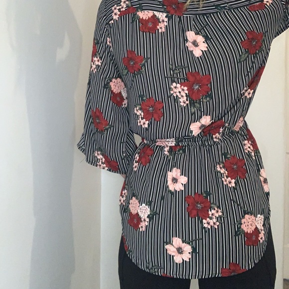 STREETWEAR SOCIETY - Three Quarter Length Sleeve Floral Stripe Print Blouse - SM - Picture 2 of 2